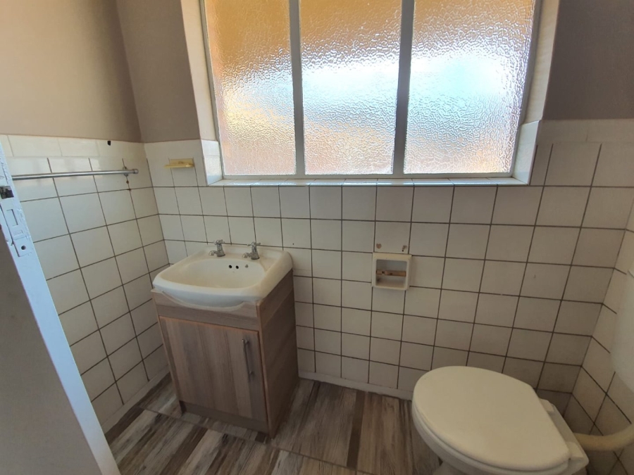 2 Bedroom Property for Sale in Kroonheuwel Free State